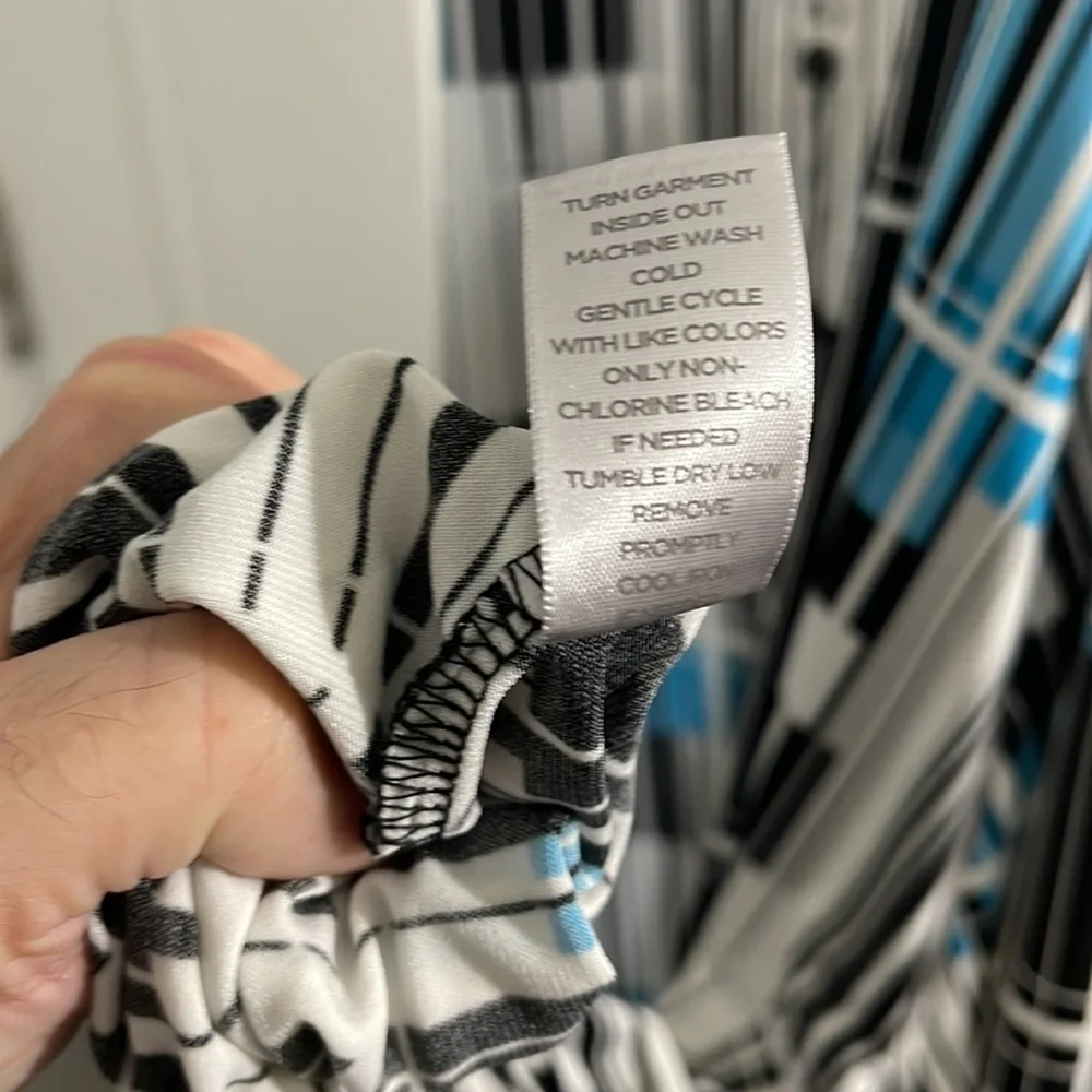 Avenue Women's Geometric Dress with Hidden pockets, Size 20 - Picture 10 of 10